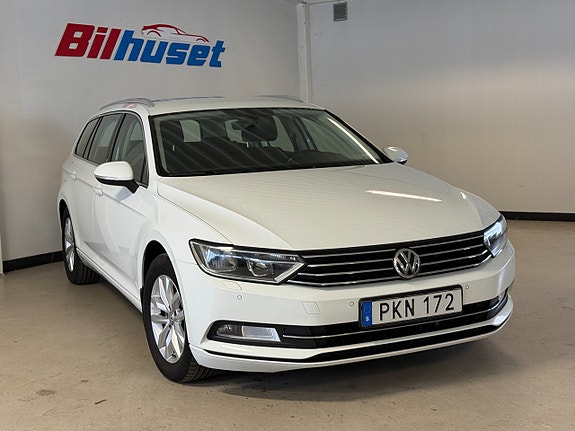 Volkswagen Passat 2 of 16