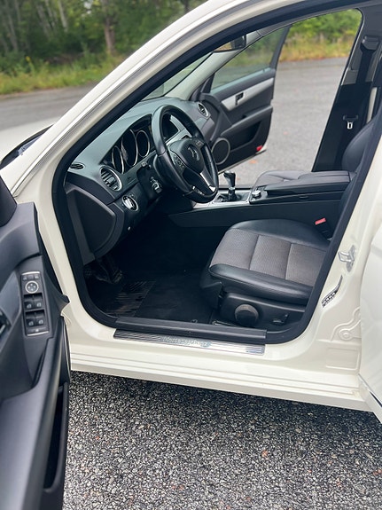 Mercedes-Benz C180 6 of 6