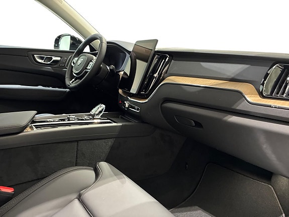 Volvo XC60 4 of 16