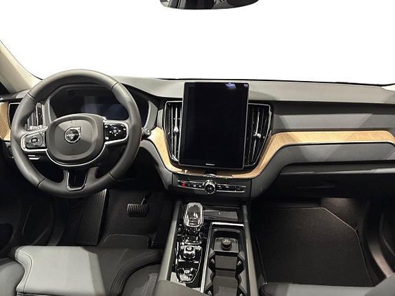 Volvo XC60 5 of 16