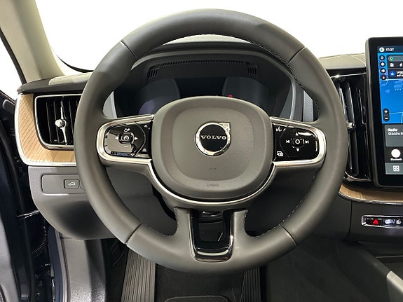 Volvo XC60 10 of 16