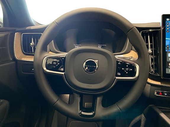 Volvo XC60 10 of 14