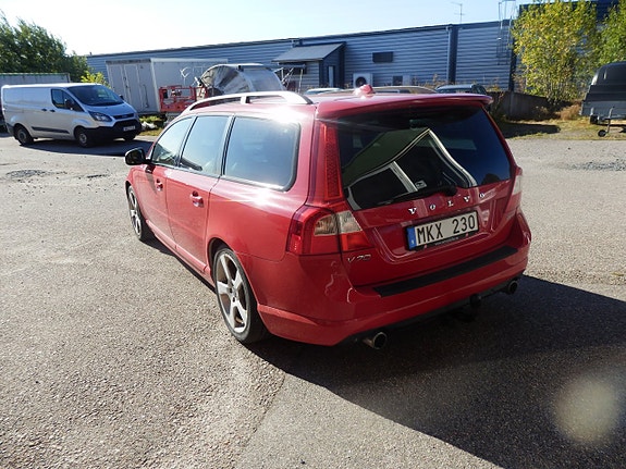 Volvo V70 3 of 5