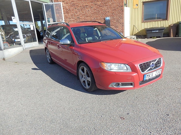 Volvo V70 2 of 5
