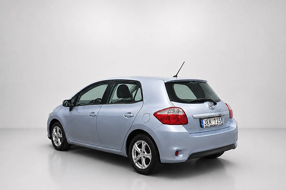 Toyota Auris 5 of 27