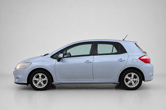 Toyota Auris 8 of 27
