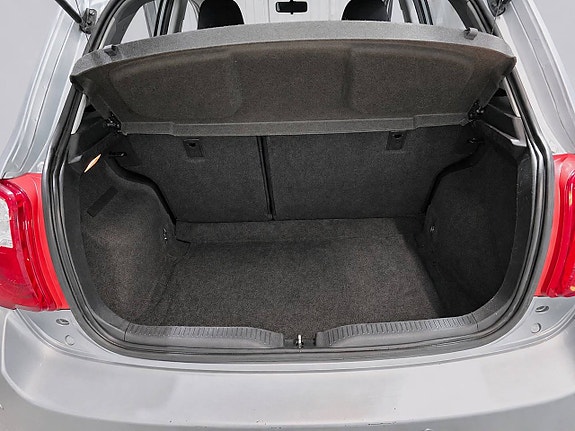 Toyota Auris 27 of 27
