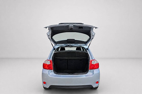 Toyota Auris 7 of 27