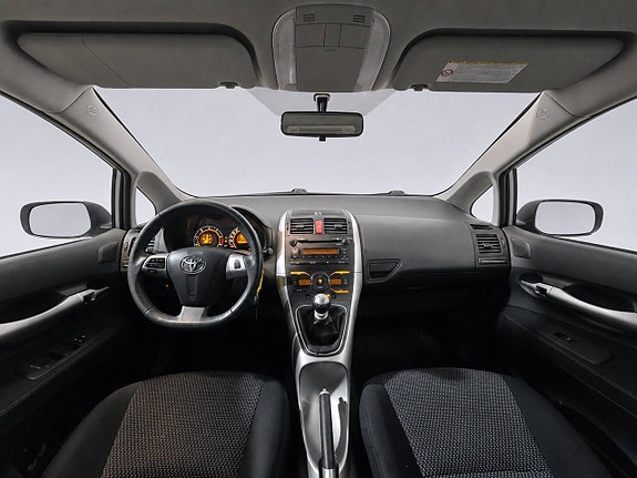 Toyota Auris 13 of 27