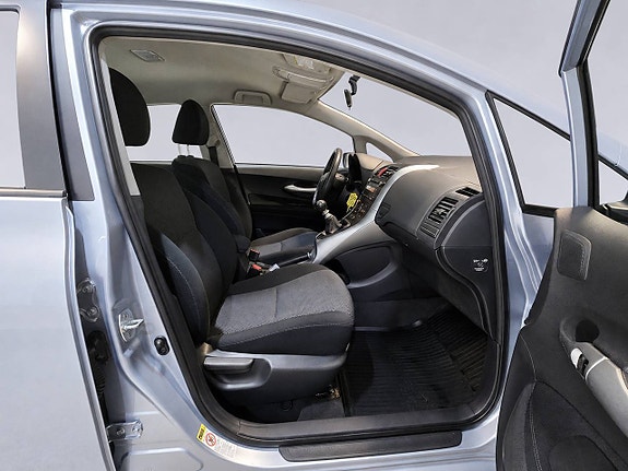 Toyota Auris 14 of 27
