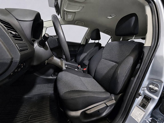 Toyota Auris 12 of 27