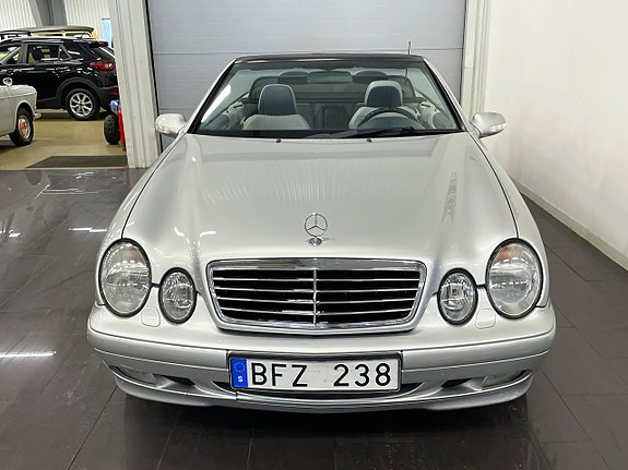 Mercedes-Benz CLK430 7 of 23
