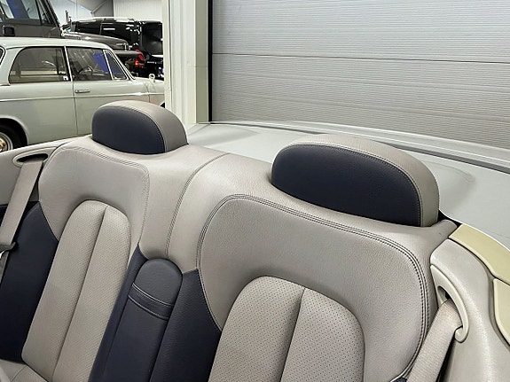 Mercedes-Benz CLK430 21 of 23