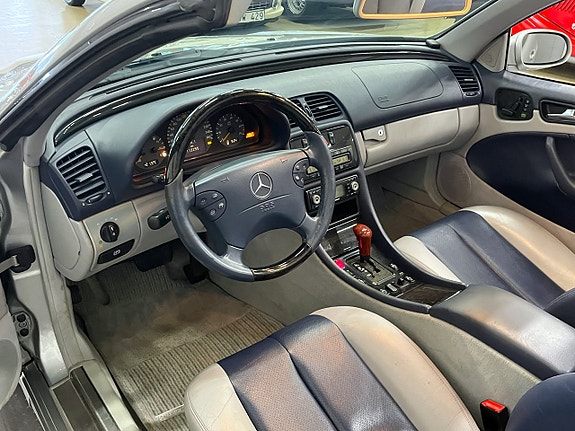 Mercedes-Benz CLK430 10 of 23