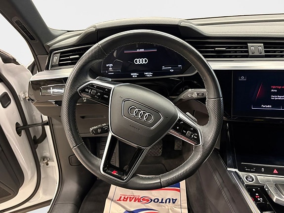 Audi e-tron Sportback 12 of 16