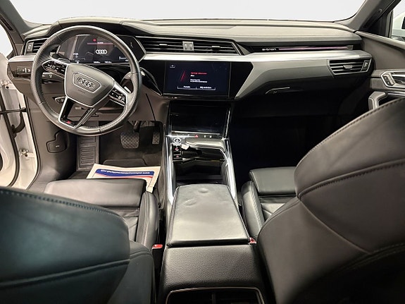 Audi e-tron Sportback 10 of 16