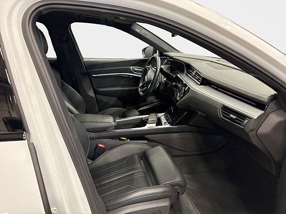 Audi e-tron Sportback 15 of 16