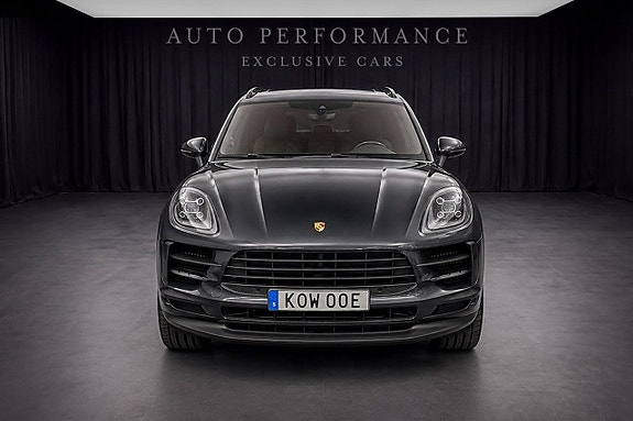 Porsche Macan S 4 of 9