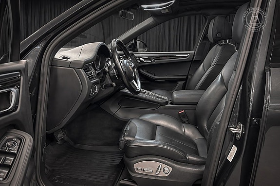 Porsche Macan S 6 of 9