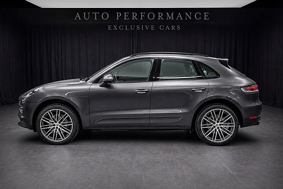 Porsche Macan S 2 of 9