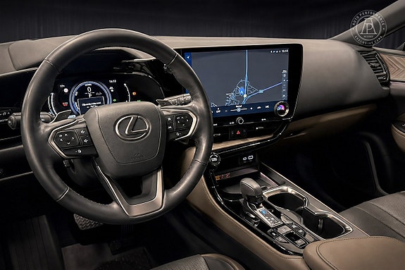Lexus NX450h 7 of 11