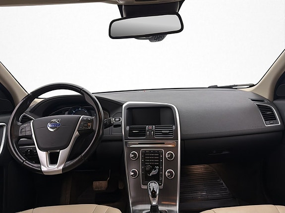 Volvo XC60 13 of 30