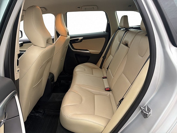Volvo XC60 23 of 30