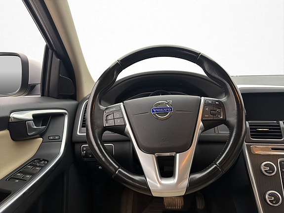Volvo XC60 14 of 30