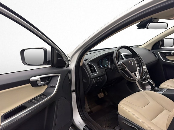 Volvo XC60 11 of 30