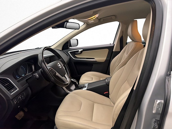 Volvo XC60 12 of 30
