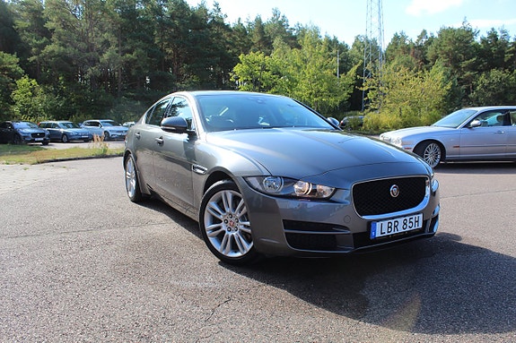 Jaguar XE 6 of 13