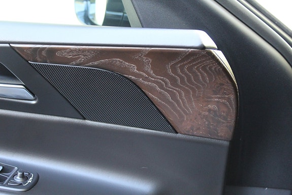 Jaguar XE 8 of 13