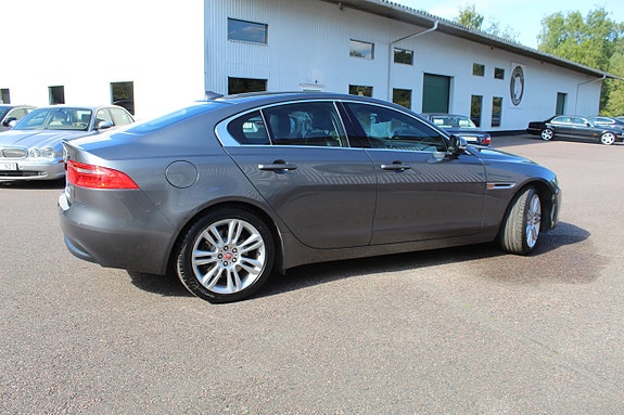 Jaguar XE 2 of 13