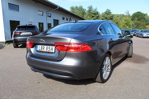 Jaguar XE 7 of 13