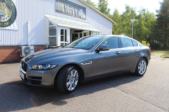 Jaguar XE 3 of 13