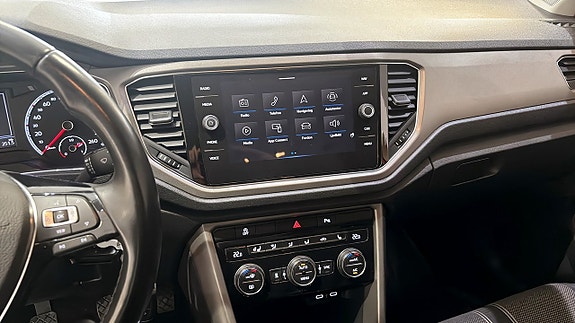 Volkswagen T-Roc 9 of 13