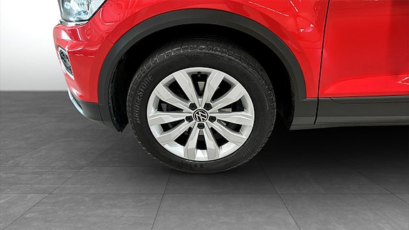 Volkswagen T-Roc 6 of 13