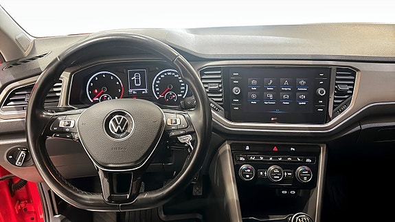 Volkswagen T-Roc 10 of 13