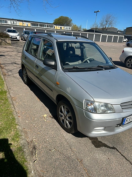Mazda Demio 7 of 9
