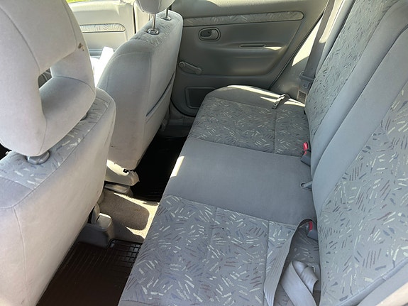 Mazda Demio 3 of 9