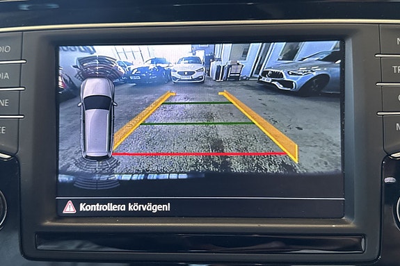 Volkswagen Passat 16 of 22
