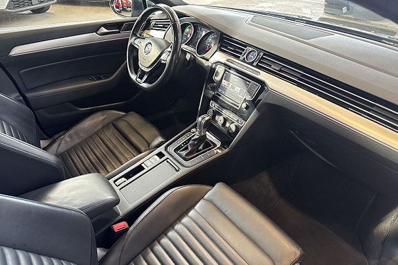 Volkswagen Passat 10 of 22