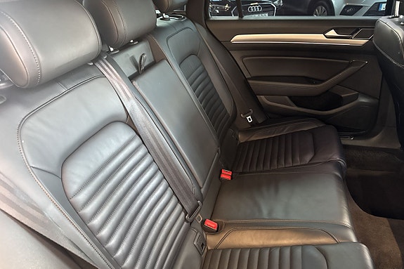 Volkswagen Passat 11 of 22