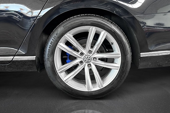 Volkswagen Passat 9 of 22