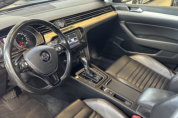 Volkswagen Passat 13 of 22