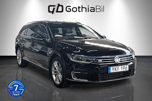 Volkswagen Passat 3 of 22