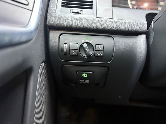 Volvo XC60 14 of 18