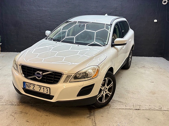 Volvo XC60 2 of 18