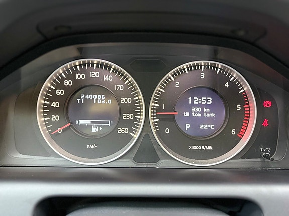 Volvo XC60 12 of 18