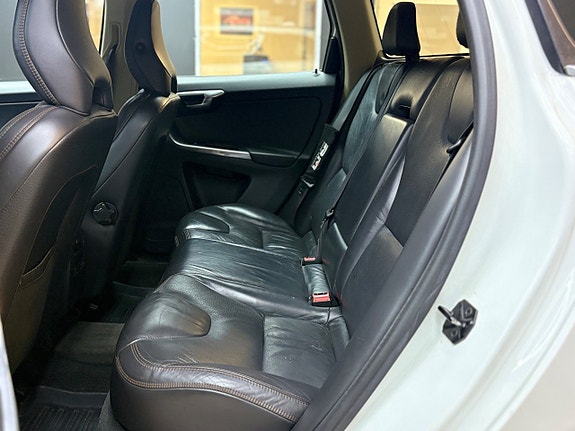 Volvo XC60 9 of 18